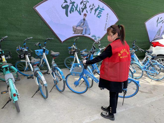 河北保定清山公爵城社区开展单车共享文明共创志愿服务活动